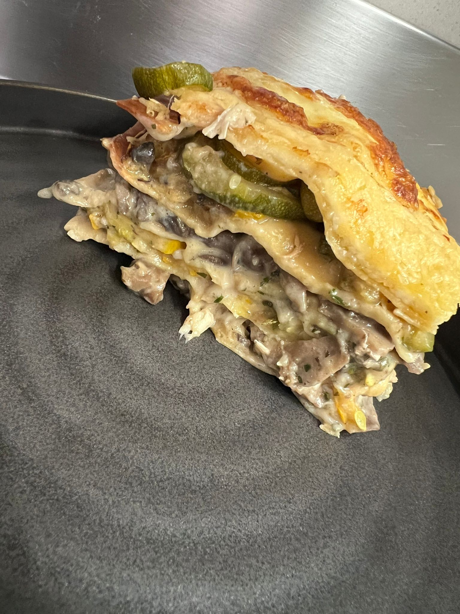 Plat du moment - Lasagnes Poulet Champignons Courgettes - Le Joker - Bar ludique - Restaurant - Saintes - Charente-maritime